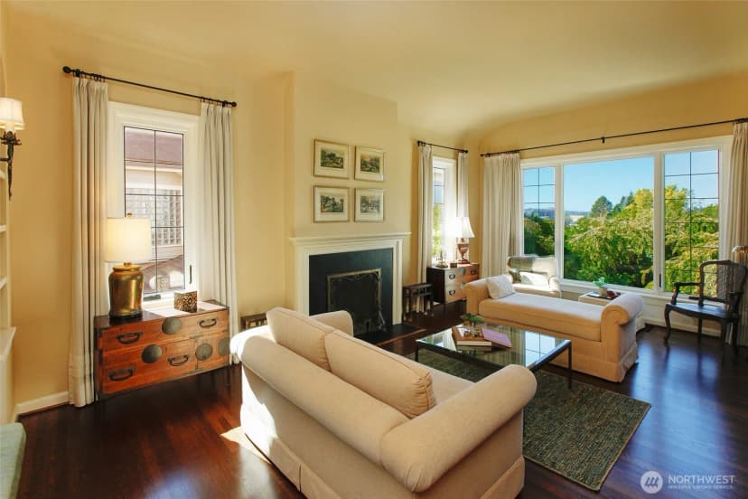 Property photo for 3829 43rd Avenue Ne, Seattle photo 5