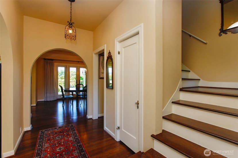 Property photo for 3829 43rd Avenue Ne, Seattle photo 3