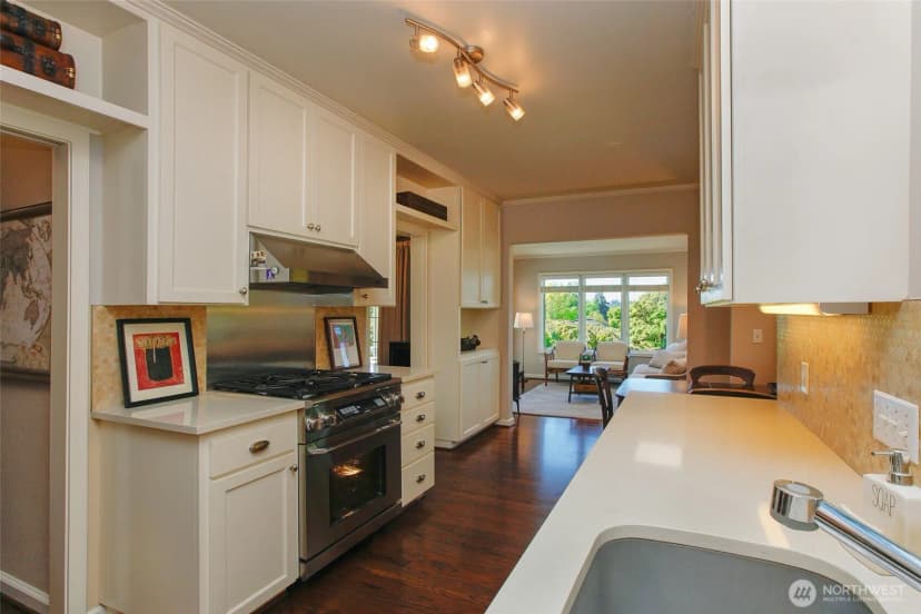Property photo for 3829 43rd Avenue Ne, Seattle photo 18