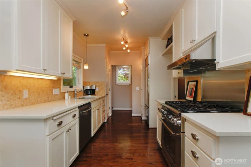 Property photo for 3829 43rd Avenue Ne, Seattle photo 17