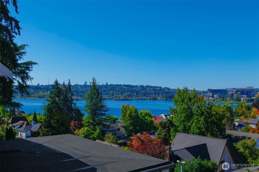 Property photo for 3829 43rd Avenue Ne, Seattle photo 11