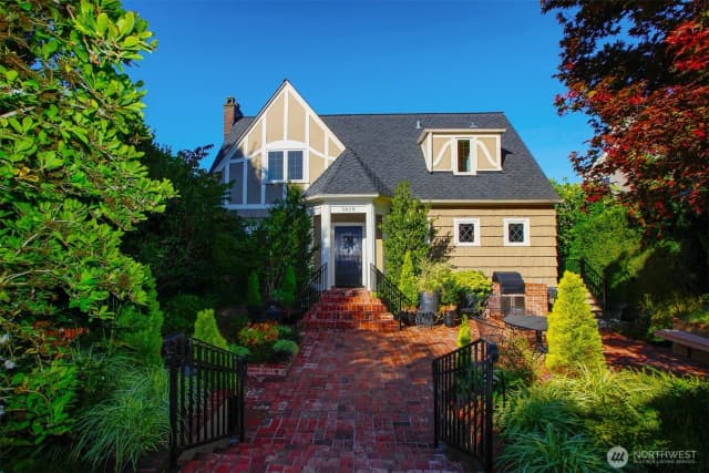 Property photo for 3829 43rd Avenue Ne, Seattle