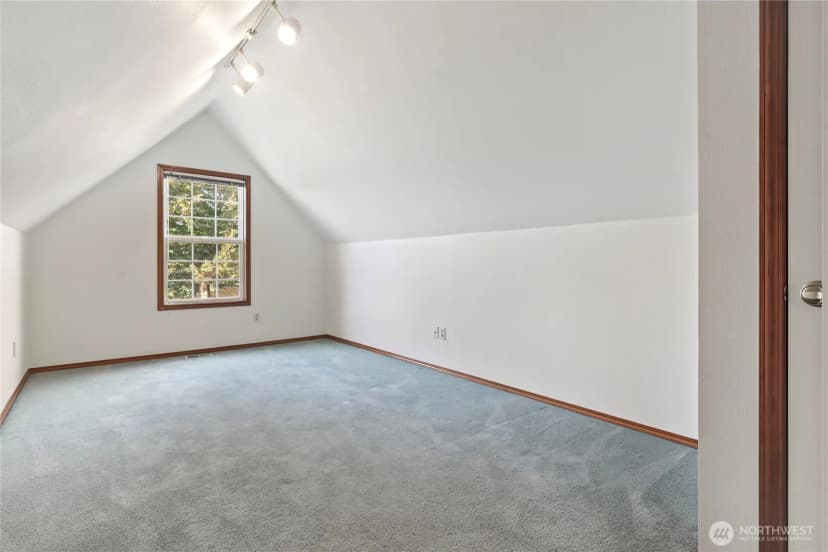 Property photo for 2113 12th Avenue Nw, Puyallup photo 22