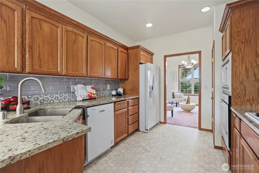 Property photo for 2113 12th Avenue Nw, Puyallup photo 5
