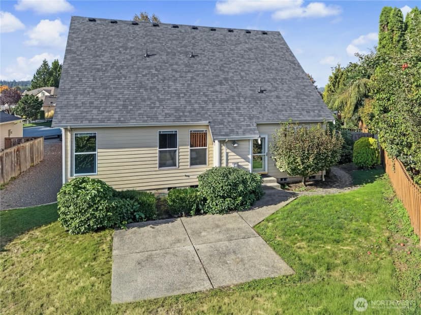 Property photo for 2113 12th Avenue Nw, Puyallup photo 24