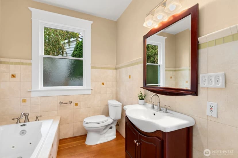 Property photo for 4611 34th Avenue W, Seattle photo 16
