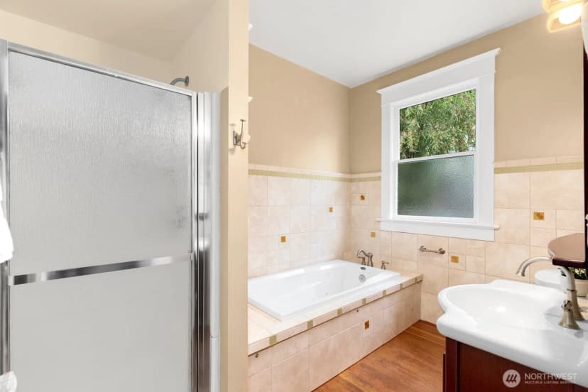 Property photo for 4611 34th Avenue W, Seattle photo 17