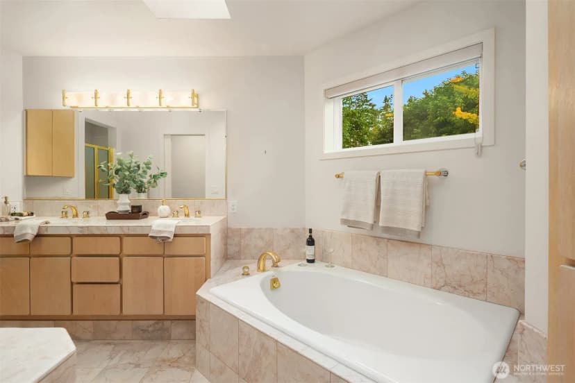 Property photo for 912 Cedar Street, Edmonds photo 20