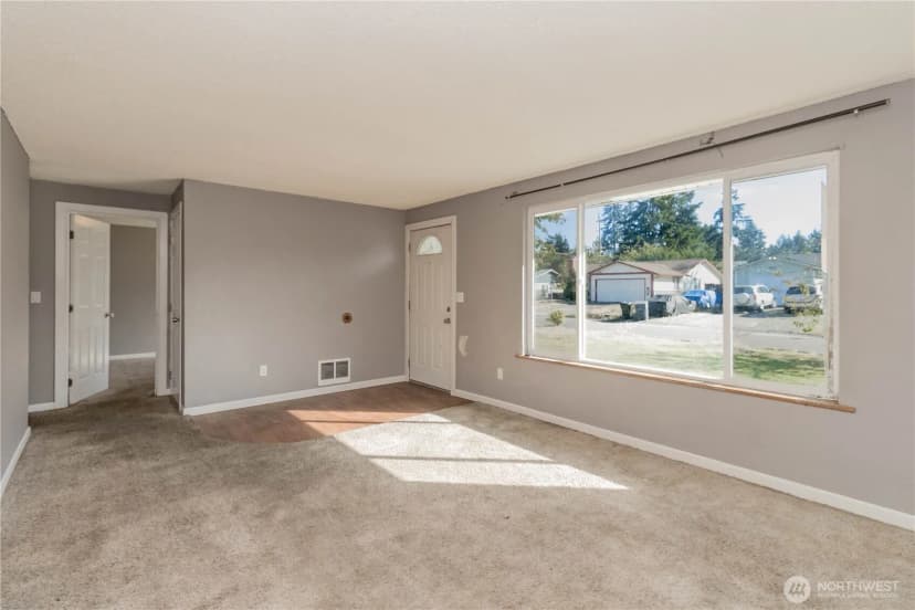 Property photo for 15210 16th Avenue E, Tacoma photo 4
