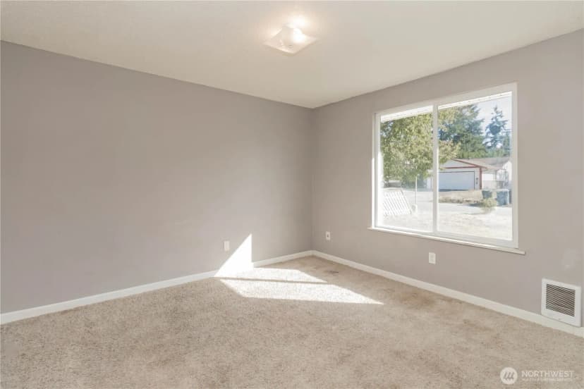 Property photo for 15210 16th Avenue E, Tacoma photo 8