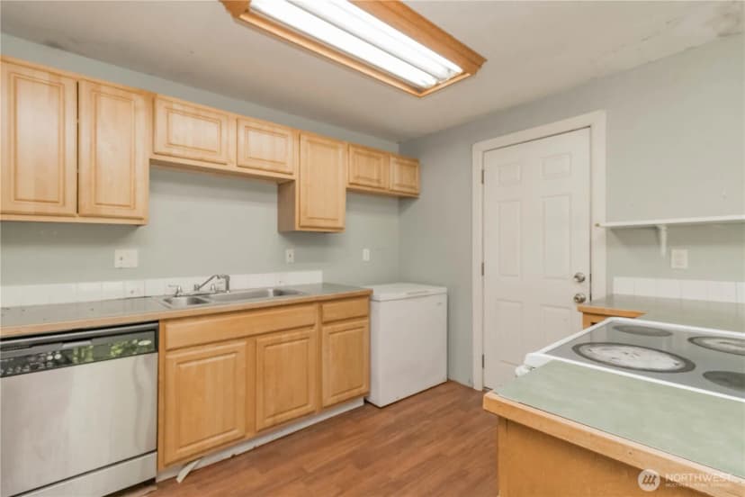 Property photo for 15210 16th Avenue E, Tacoma photo 14