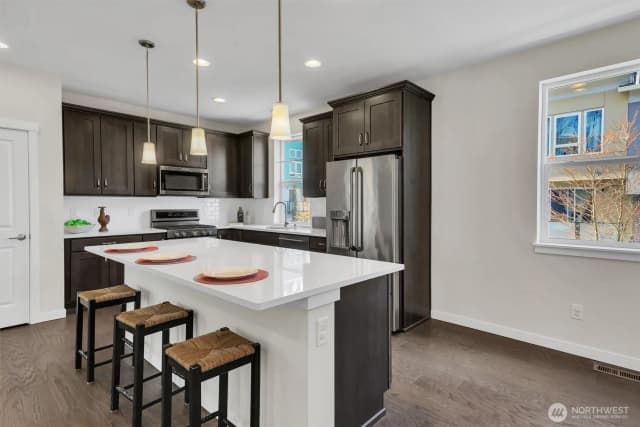 Property photo for 14610 36th Avenue Ne, Lake Forest Park photo 4