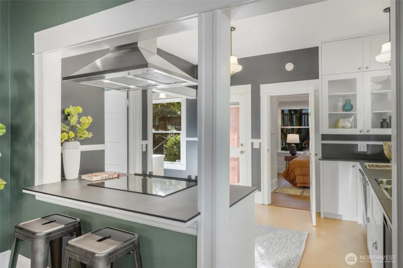 Property photo for 809 23rd Avenue E, Seattle photo 4