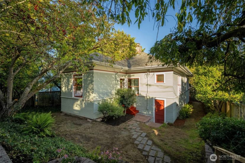Property photo for 809 23rd Avenue E, Seattle photo 17
