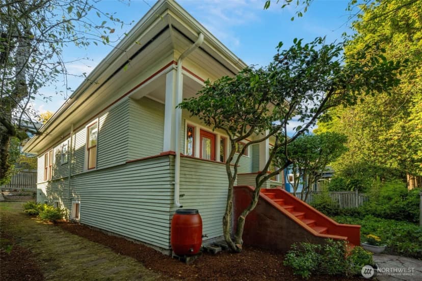 Property photo for 809 23rd Avenue E, Seattle photo 19