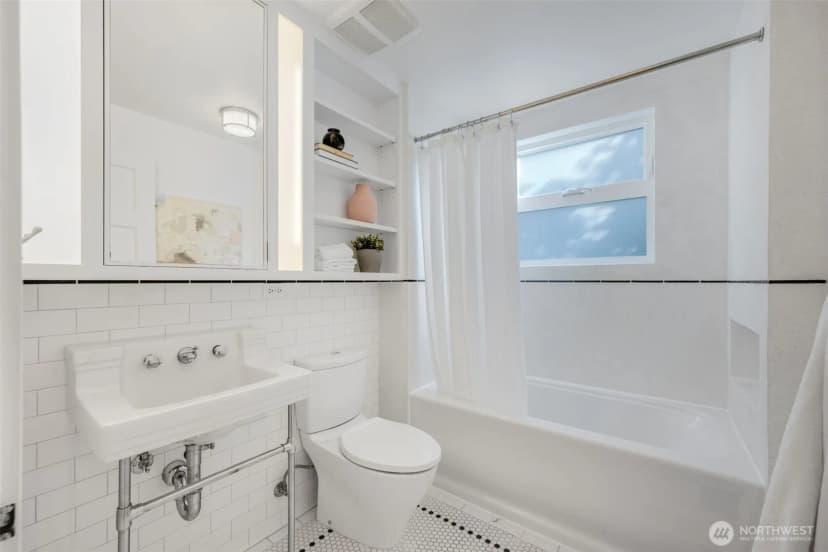 Property photo for 809 23rd Avenue E, Seattle photo 16