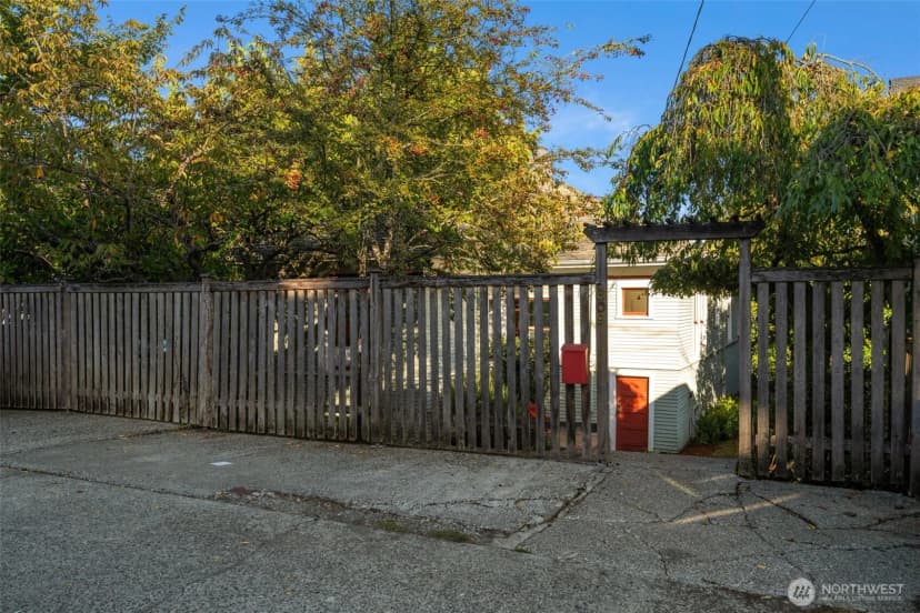 Property photo for 809 23rd Avenue E, Seattle photo 21
