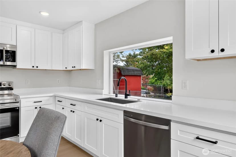 Property photo for 10029 14th Avenue S, Seattle photo 16