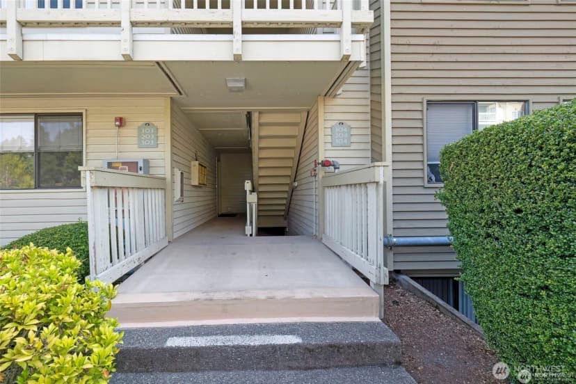 Property photo for 1700 W Sunn Fjord Lane #l204, Bremerton photo 2