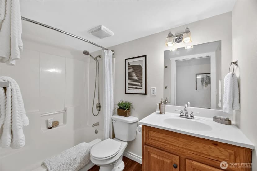 Property photo for 7014 Brooklyn Avenue Ne, Seattle photo 25