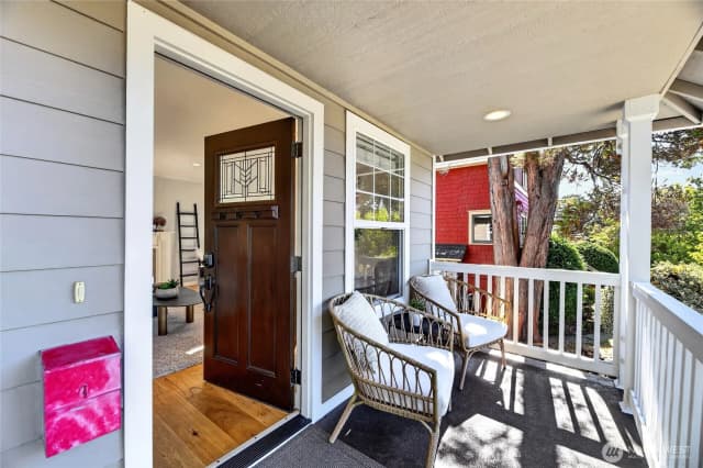 Property photo for 7014 Brooklyn Avenue Ne, Seattle photo 3