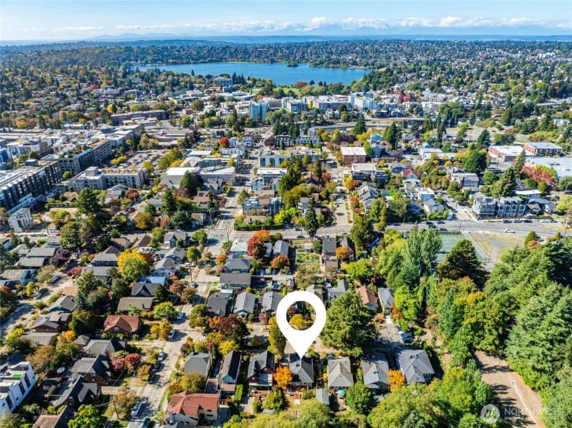 Property photo for 7014 Brooklyn Avenue Ne, Seattle photo 30