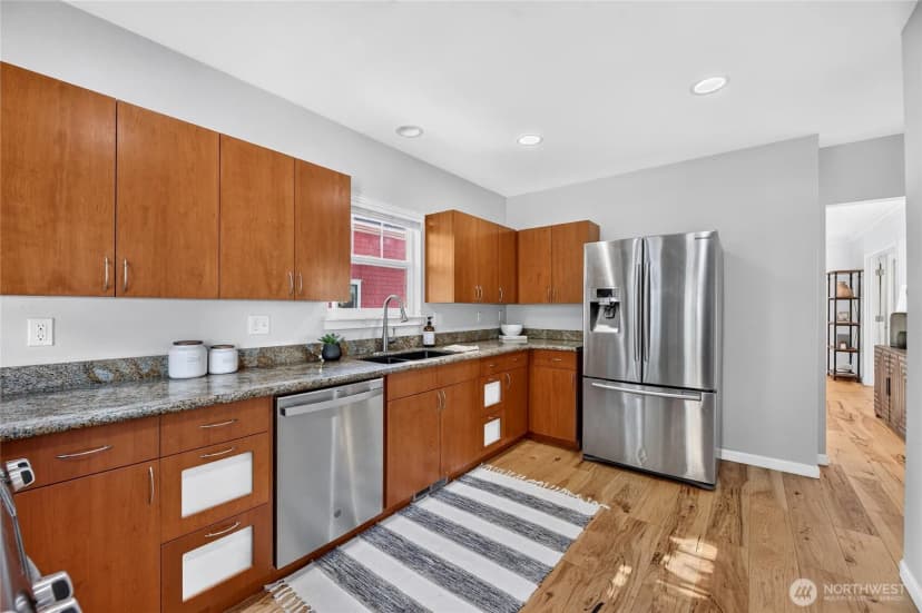 Property photo for 7014 Brooklyn Avenue Ne, Seattle photo 12