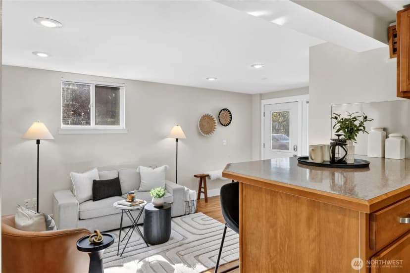 Property photo for 7014 Brooklyn Avenue Ne, Seattle photo 19