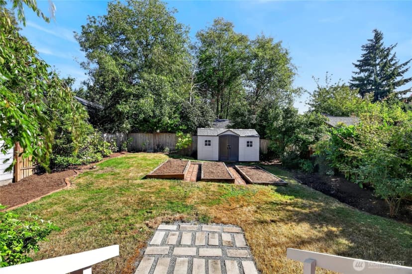 Property photo for 7014 Brooklyn Avenue Ne, Seattle photo 16