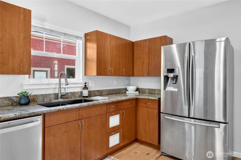 Property photo for 7014 Brooklyn Avenue Ne, Seattle photo 23