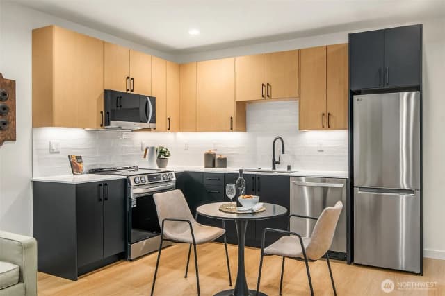 Property photo for 1457 22nd Avenue #a, Seattle photo 3