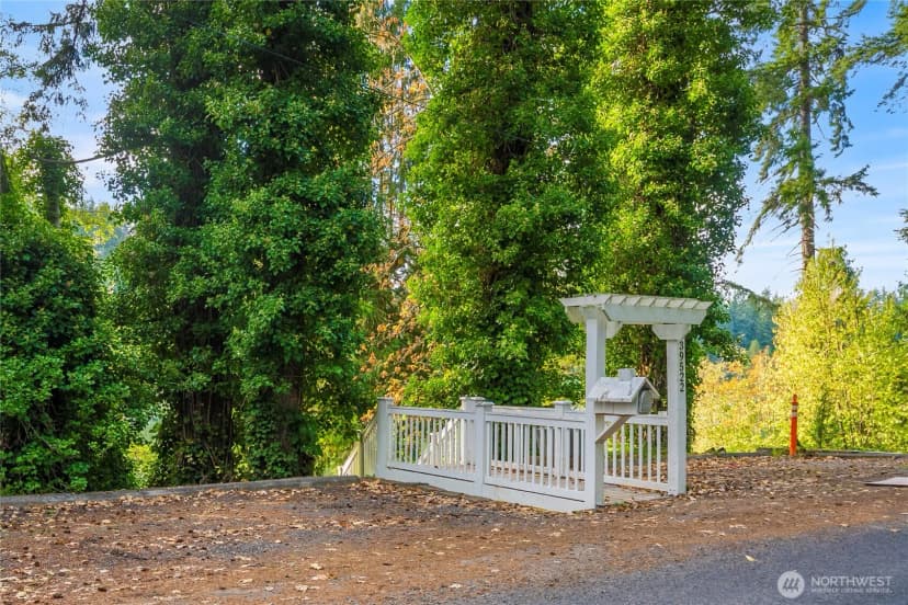 Property photo for 39522 Ski Park Road E, Eatonville photo 5