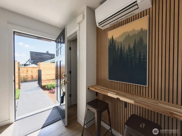 Property photo for 5404 20th Avenue S, Seattle photo 3