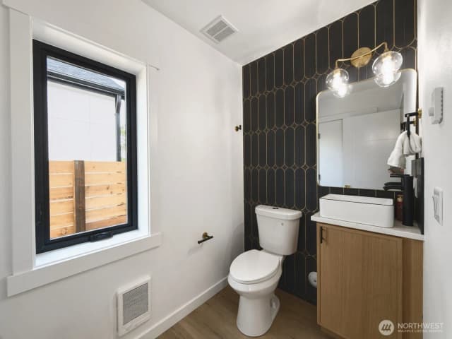 Property photo for 5404 20th Avenue S, Seattle photo 5