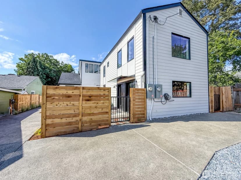 Property photo for 5404 20th Avenue S, Seattle photo 37