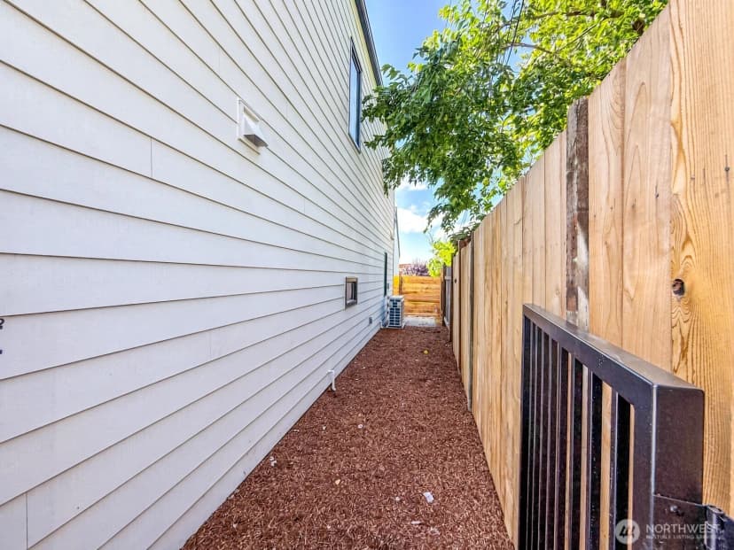 Property photo for 5404 20th Avenue S, Seattle photo 36