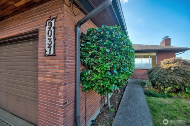 Property photo for 9037 38th Avenue Sw, Seattle photo 2