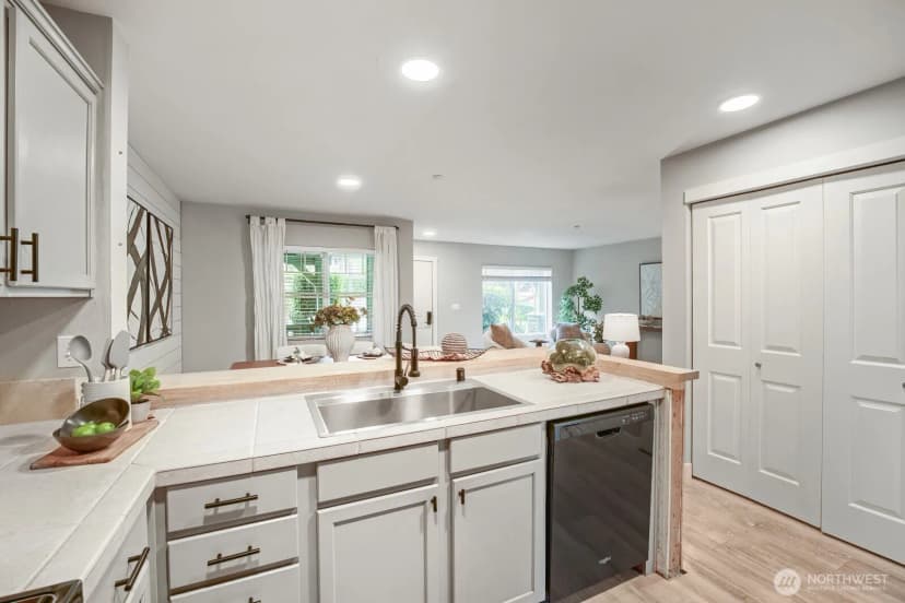 Property photo for 1905 24th Avenue Ne #103, Issaquah photo 13
