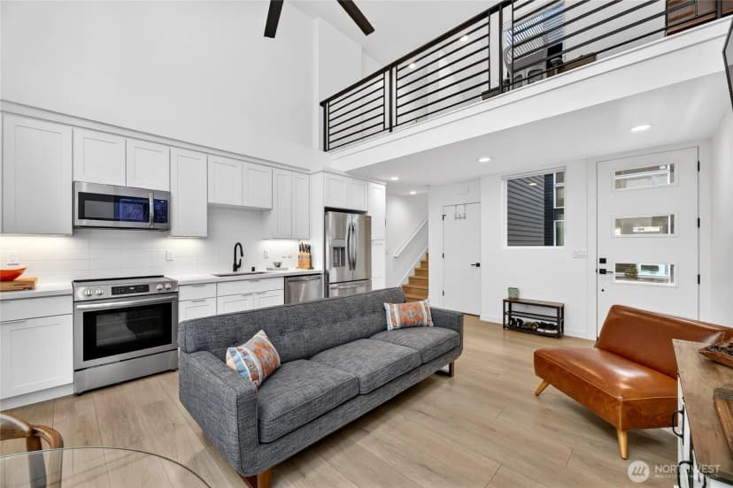 Property photo for 6320 41st Avenue Sw #b, Seattle photo 11