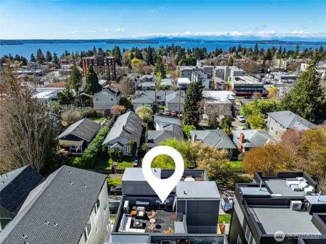 Property photo for 6320 41st Avenue Sw #b, Seattle photo 2