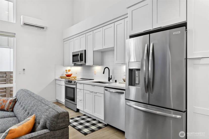 Property photo for 6320 41st Avenue Sw #b, Seattle photo 7