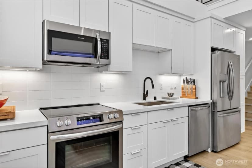 Property photo for 6320 41st Avenue Sw #b, Seattle photo 10