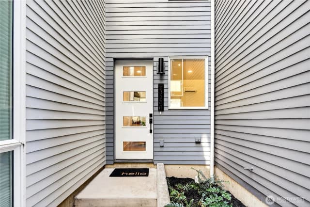Property photo for 6320 41st Avenue Sw #b, Seattle photo 3