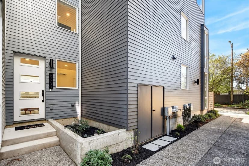 Property photo for 6320 41st Avenue Sw #b, Seattle photo 29