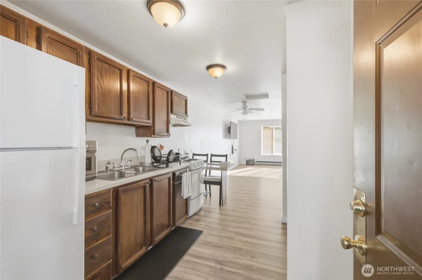Property photo for 648 S 152nd Street, Burien photo 12