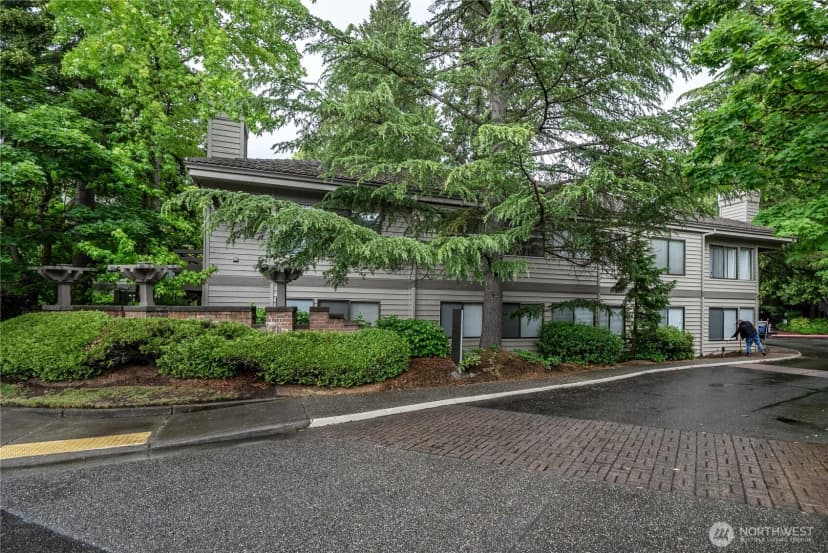 Property photo for 1300 Bellevue Way Ne #2, Bellevue photo 34