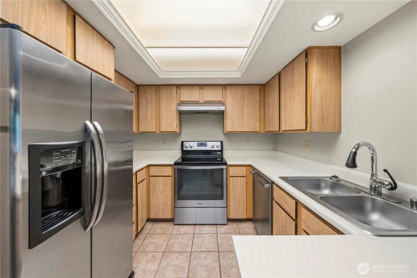 Property photo for 1300 Bellevue Way Ne #2, Bellevue photo 17