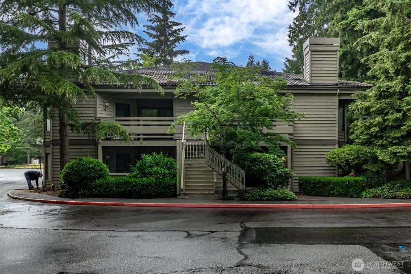 Property photo for 1300 Bellevue Way Ne #2, Bellevue photo 30