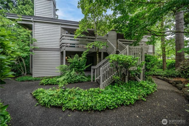 Property photo for 1300 Bellevue Way Ne #2, Bellevue photo 2