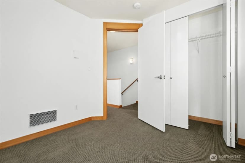 Property photo for 4331 9th Avenue Ne #c, Seattle photo 14